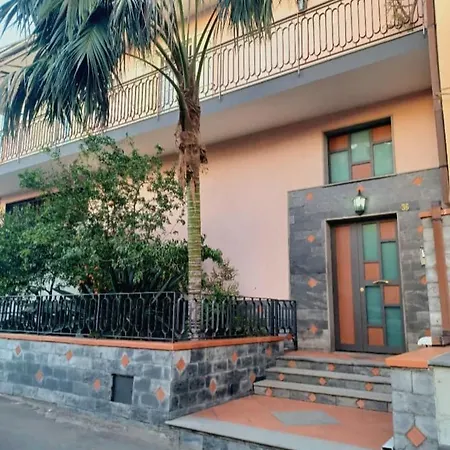 Holiday home Casaetnamarty *